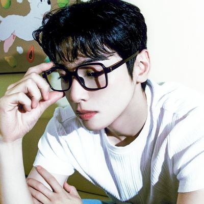 cewmoonlightt's profile picture. ː͡➘₊̣̇  This user is so obsessed with astro and billlie