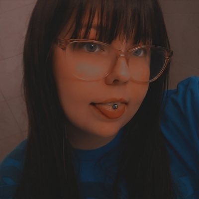 ariiihatesyou's profile picture. problematic.