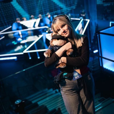 zouushh's profile picture. 24 live production assistant & motion-designer