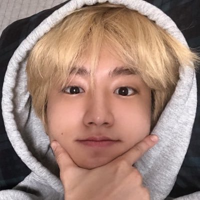 auuracha's profile picture. sayang skz banyak banyak