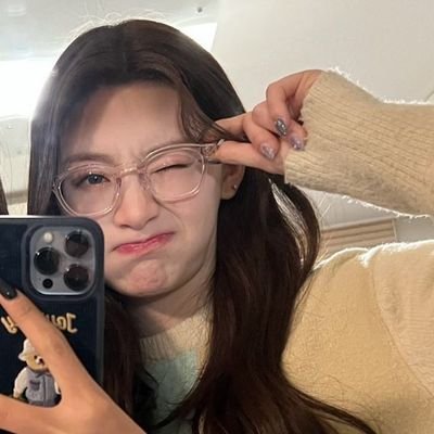 heesdalgi's profile picture. written by lee yeoreum 📚