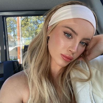 fairyedition's profile picture. ❝ I love that 𝘄𝗵𝗲𝗿𝗲𝘃𝗲𝗿 you are in the 𝘄𝗼𝗿𝗹𝗱, you can feel at 𝗵𝗼𝗺𝗲 in a museum.❞ #Rolplay