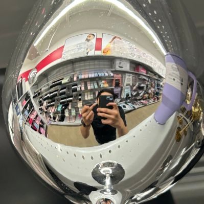 wickedlouie_'s profile picture. non existent. delusional.