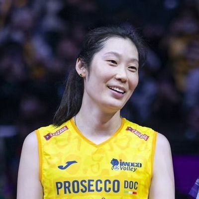 yakiiizhuuu's profile picture. three time olympic champion 🇨🇳🥇🏐 || imoco's zhu 💙💛 || 🩺💉