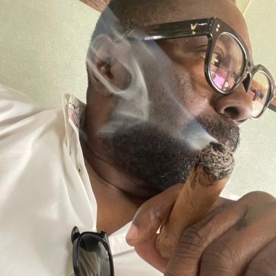 FMuhangue's profile picture. Sorriso de uma criança e o por do sol são as 7 maravilhas que o nosso altíssimo nos proporciona para alegrar os nossos dias. ❤