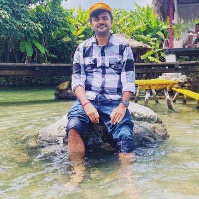 mesuraj7's profile picture. lost in thought, found in words. 🪐