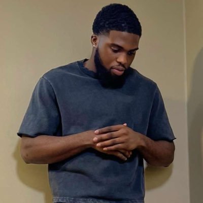 Shola_W7's profile picture. 