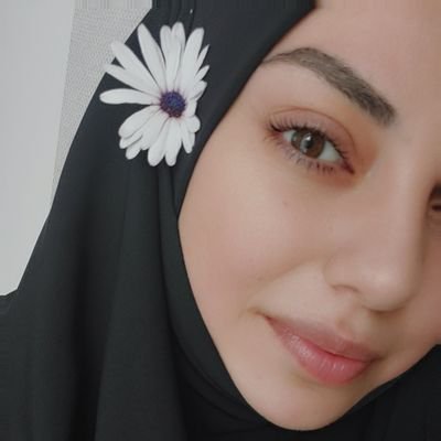 z_eynepdiyebiri's profile picture. بعضُ الكــلِمات تـُقـرَأ وبعضــــها تـُلـمــــس...