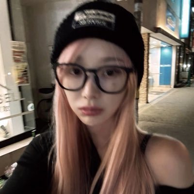 rebootbrry's profile picture. perfectly misaligned