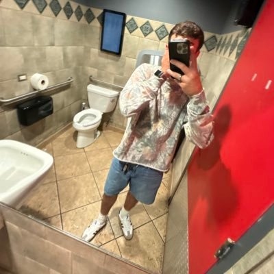 iDeucee's profile picture. retired shooter | unserious tweeter | @collegecod ccl al mazrah national runner up