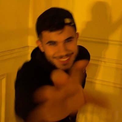 caxt20's profile picture. أقدم لكم نفسي في جميع حالاتي المزاجية