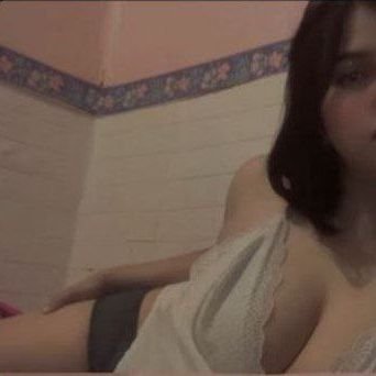 diniidiniio's profile picture. 🦊