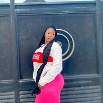 opeyemii_1's profile picture. An Introvert 🙂 I love @bellashmurda |@asakemusik | @seyi_vibez في أمان الله 🤲❤️