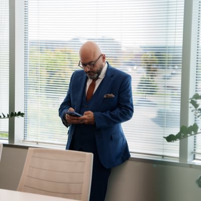 Hussomtl's profile picture. Wealth Advisor, احتقار البعض راحه للنفس. Insta & Threads @hussainahmad_ia  عاشق للزعيم  و كبير الرياض الهلالي 💙💙 ومحب للعربي ومانشستر يونايتد 💚❤️