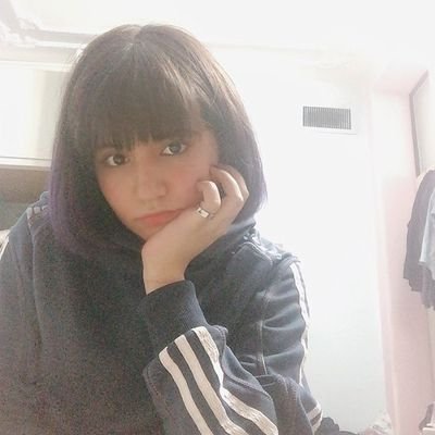 uruzoriha's profile picture. من عالم و خواب دیده و عالم تمام کر
من عاجزم ز گفتن و خلق از شنیدنش