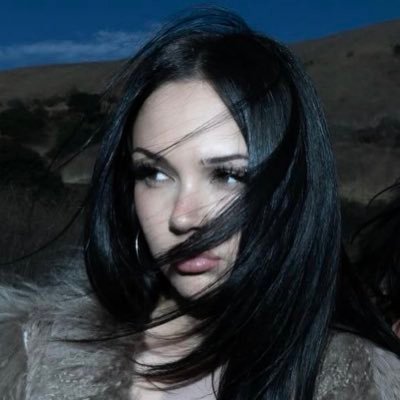 d1ff3rentv4mp's profile picture. 🐈‍⬛