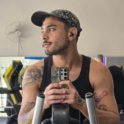 peeuuuuuuuuuuu's profile picture. pouquíssimo bom senso e muita energia