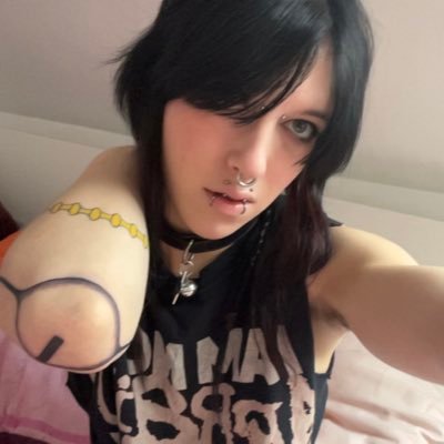 r0xyk1tty's profile picture. Small tits big heart :3 | literally a cat | Poly Lesbian | ΔΘ | 18+, mdni |