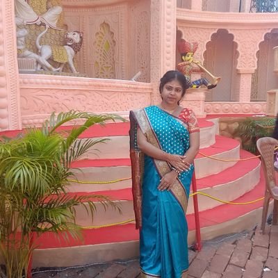 MoynaSarda31048's profile picture. 