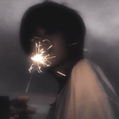 rainision's profile picture. graphic designer | 19 | media account ★ @tubatuhoonie