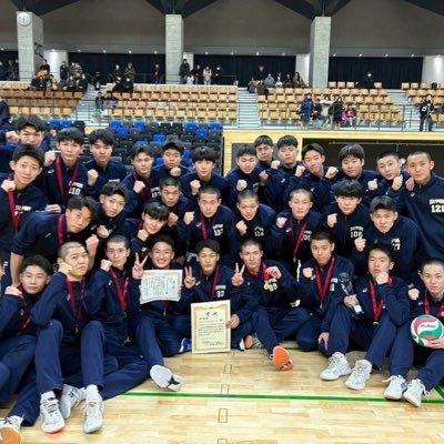 TOKAImenvolley's profile picture. 東海大札幌高校男子バレーボール部がついにTwitterに登場！ 伝統校が新たなスタートを切り再スタート。 歴代のOBと現役選手たちの力が融合し、今一度日本の頂点を目指します。 【チーム公認のアカウントになります。】
