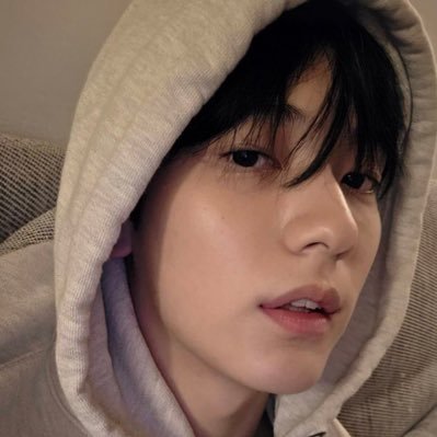 nabaekjiin's profile picture. i bet you're sick of it