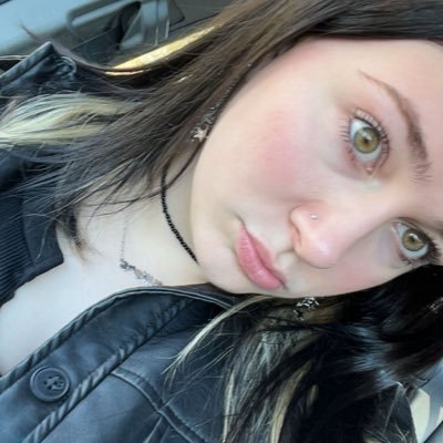 wishfulmalum's profile picture. our bodies under colors, our heads up in the sky ☁️