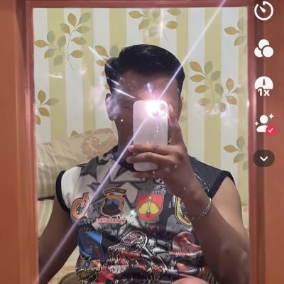 attmandhikaa's profile picture. 