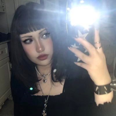 usernazanin's profile picture. This user died