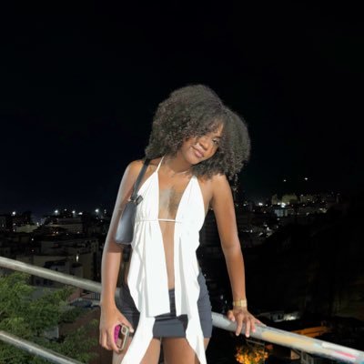 Tc_vianna's profile picture. • Mamãe da Agnes • Escorpiana • 🌸 +5521