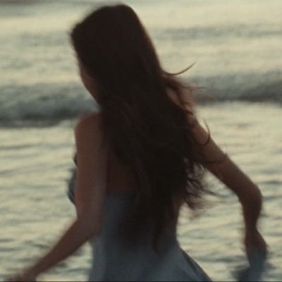 relolylll's profile picture. 