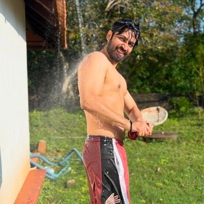 dusky_chocolate's profile picture. தேவை என்பதற்க்காக தேன்கூடுகளை நாடுவதில்லை பட்டாம்பூச்சிகள் 🩵