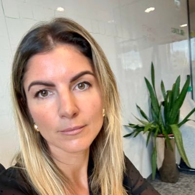 rozaliaago's profile picture. 