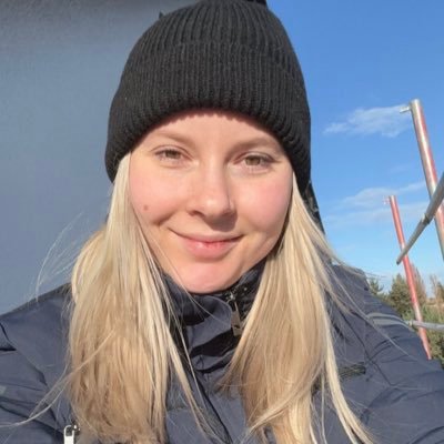 Mariejonas35's profile picture. 👷🏻‍♀️🦺Freshly hostess Carpenter: Teaching year 🔨 construction site conference.