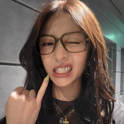 rubyjpallet's profile picture. #허윤진 ── love чou tɯıce, 𝗵𝘂𝗵 𝘆𝘂𝗻𝗷𝗶𝗻. ﹙ㅤ♥︎ㅤ﹚ㅤㅤ