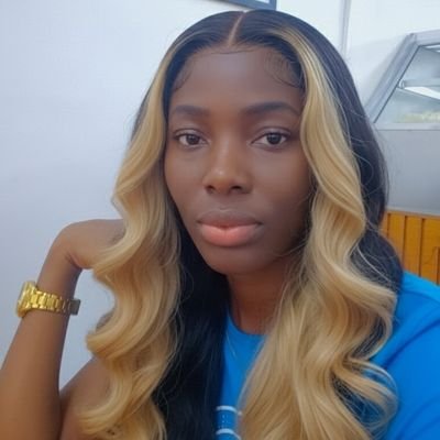 Elozino_'s profile picture. 