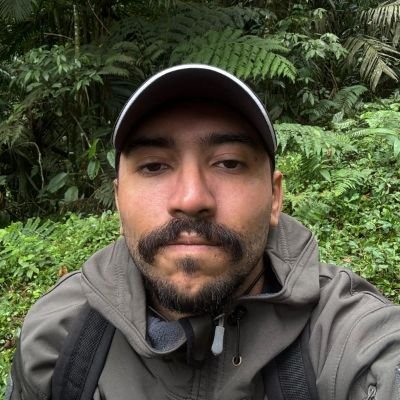 Umsatanaries's profile picture. 🌿 #hairy, speedo & pés