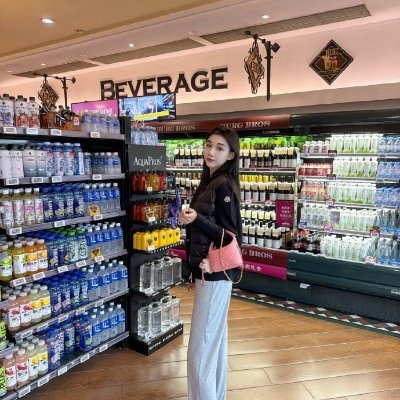 lynncarroll24's profile picture. In love, I believe in acceptance