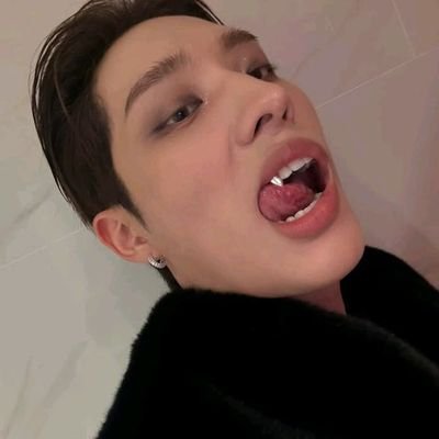 cervanito's profile picture. the only hotness elf