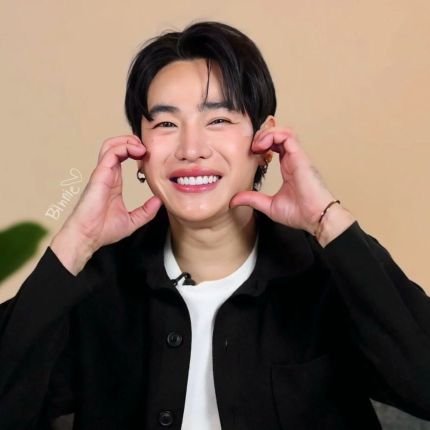 thepreciousps's profile picture. พลอยศรี

PECKPALIT​ is super precious to me.

*fan account* 🦋