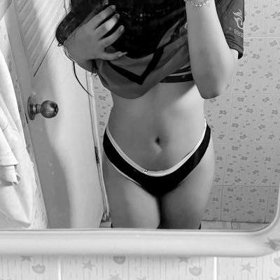 zxc095413's profile picture. แนะนำตัวด้วยนะคะ ทักมาแล้วส่งรูปด้วยนะ❤️