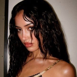 Ioveudifferent's profile picture. lost in a world that doesn’t exist - she/her