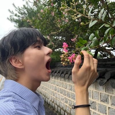 minnieux's profile picture. 17 ☆ selective fb ☆ quotetweeter ☆ 6 year old stay ☆ 2 week old babyvillains