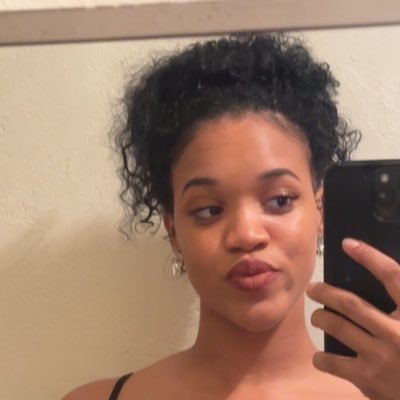 herwayornothing's profile picture. 