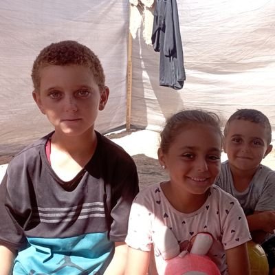moha_sha72445's profile picture. My name is malak and I want to get my family out to safety. Help me 👇👇👇🇵🇸🇵🇸🇵🇸