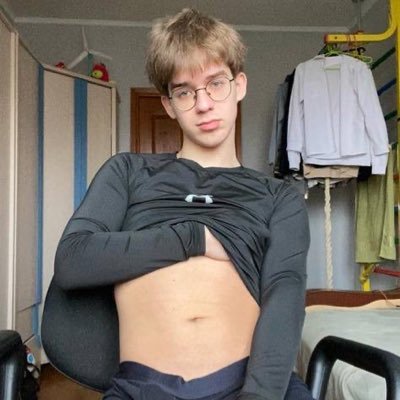 StevenJamejxe2's profile picture. proudly gay ❤️