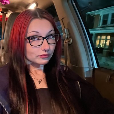 Elinacraiggg's profile picture. welcome to my life 😇 | New York 🗽 Self-Care • Arts •