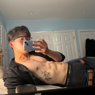 r1a1y1's profile picture. 22 | he/him | MDNI | age in bio