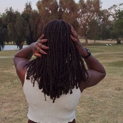 seriousflower0's profile picture. Christian/Lawyer / cso/fitness freak 💪/ singer (like actually real good 😂)/ bookworm/ and a friend to all🌼😃