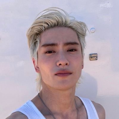 HHXER6's profile picture. ────────────────────────